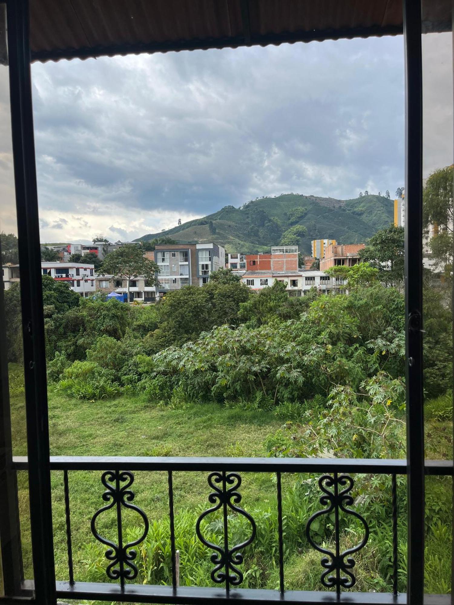 Apartamentos Family Santa Rosa de Cabal Bagian luar foto